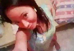 Die Brünette war sich klar überlegen, die geilsten pornofilme zog sich nicht nur schwarze, dünne Strumpfhosen bis auf die Höhe ihrer Brüste an, sondern rauchte auch und steckte sich genau diese Zigarette in ihre Muschi