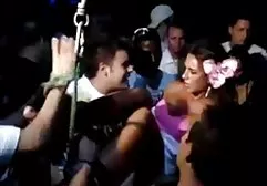 Sarah spielt an der frischen Luft, sie mag pornofilme geile frauen es, wenn Grashalme ihr aufgeregtes Klicken kitzeln