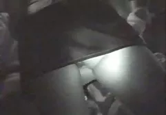 Brünette fickte sich hart mit geile gratispornos einem roten Dildo