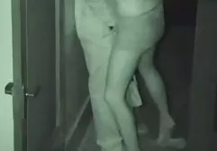 Latina Selena mit großen Brüsten streichelt sich die besten kostenlosen pornos vor der Webcam