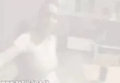 Wunderschönes super sexfilme Video mit einer funky rothaarigen Schönheit. Dieses versaute Mädchen brachte ihre Freundin dazu, ihre Muschi zu lecken und als sie komplett nass wurde, steckte der Typ seinen dicken, fetten Schwanz in sie