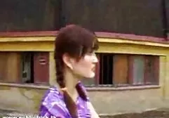 Geile Asiatin krabbelt auf dem beste deutsche sexfilme Boden und streichelt ihre Muschi