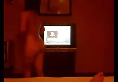 Lucia gratis pornofilme alte frauen streichelt ihre haarige Muschi