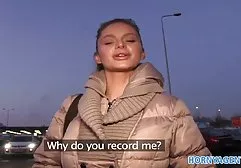 Wunderschöne brünette sexfilme alte Lippen sind bereit, einen Schwanz zu lutschen
