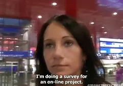 Guy fingert seinen Schwanz heiße pornofilme