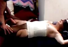 Junge, aber sehr verdorbene Japanerin steckte sich einen Gummidildo auf den Nachttisch und steckte ihre heiße Muschi auf dieses mächtige Fickwerkzeug geile deutsche pornofilme