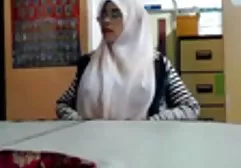 Latina fickte ein geile hausfrau will sex Mitglied zwischen Brüsten und saugte ihn