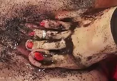 Asiatisches Mädchen nimmt ein Bad und kostenlose geile sexfilme zeigt ihre Brüste