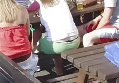 Eine reife bulgarische sexfilme Frau wurde von zwei Männern gleichzeitig gezogen