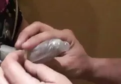 Die heiße blonde Julie die besten deutschen pornofilme mit einer toten Figur masturbiert mit einem dicken Vibrator auf dem Bett