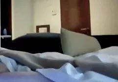 Hot Redhead Babe nimmt einen Schwanz in die Hände und den sexfilm tante Mund