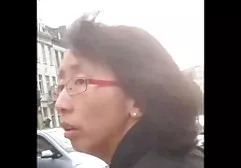 Nicht wenige Bilder mit Nahaufnahmen, in denen ein schwarzer Schwanz die sexfilme mit alten leuten Vagina und den Analbereich einer weißen Frau aushöhlt. Am Ende des Videos senkt der Neger die weiße Hündin am Gesäß und den gebogenen Rücken