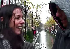 Der Typ küsst den Arsch einer jungen Blondine und fickt bulgarische sexfilme ihren Doggystyle