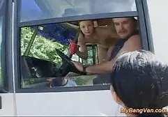 Ich stecke meine scharfer sexfilm Finger in meine haarige Muschi