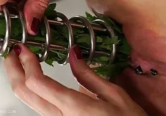 Nackte Schlampe wäscht ein Auto im Freien geile sexfilme gratis