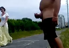 Zwei Lifter ficken reife sexfilme eine Rothaarige auf einem schmutzigen Boden