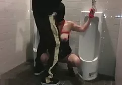 Der Typ hat einen milf sexfilm Mann auf der Baustelle aus der Ferne bestellt